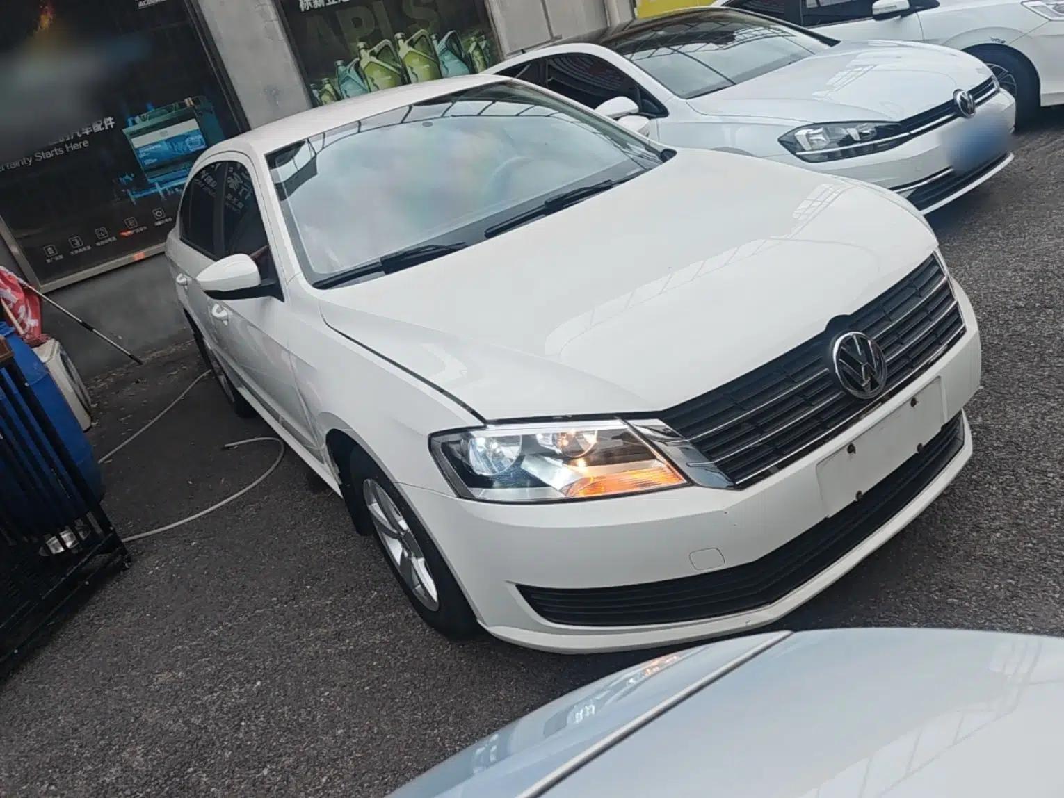 Used Volkswagen Lavida 2017 1.6L Automatic Comfort Edition — миниатюра 3