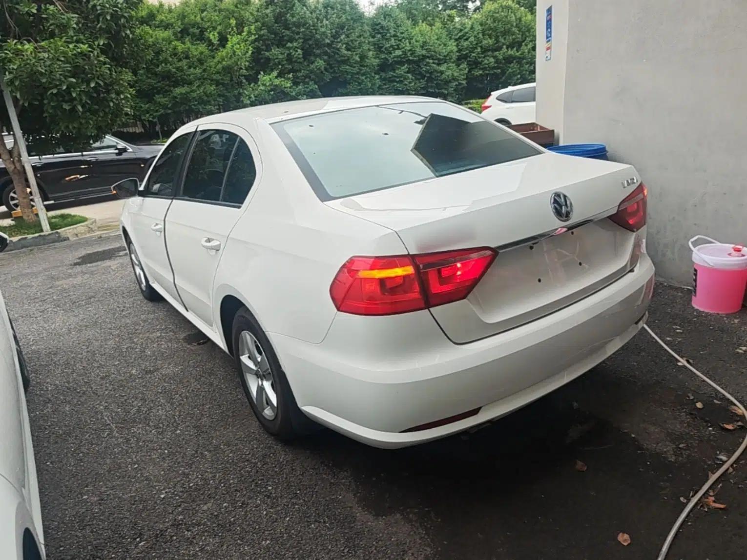Used Volkswagen Lavida 2017 1.6L Automatic Comfort Edition — миниатюра 4