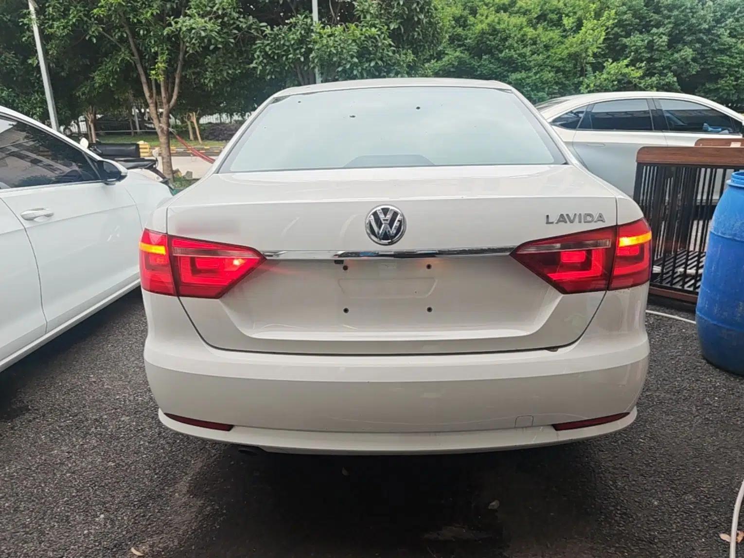 Used Volkswagen Lavida 2017 1.6L Automatic Comfort Edition — миниатюра 5