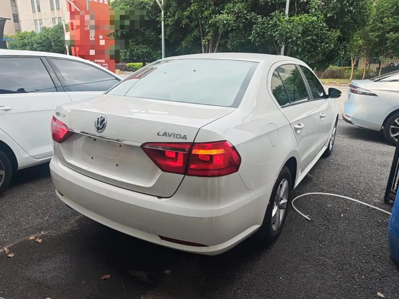 Used Volkswagen Lavida 2017 1.6L Automatic Comfort Edition — миниатюра 6