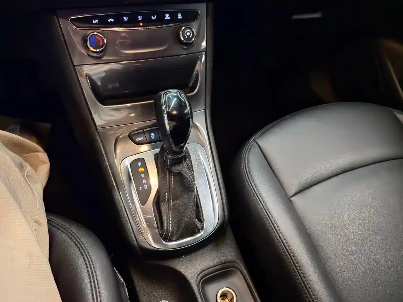 Buick Verano 2016 Hatchback 15S Automatic Entry-Level — миниатюра 12