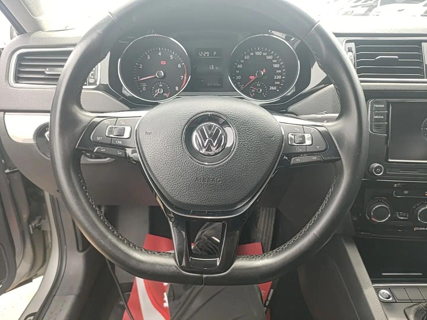 Used Volkswagen Sagitar 2017 230TSI Automatic Comfort Version — миниатюра 18