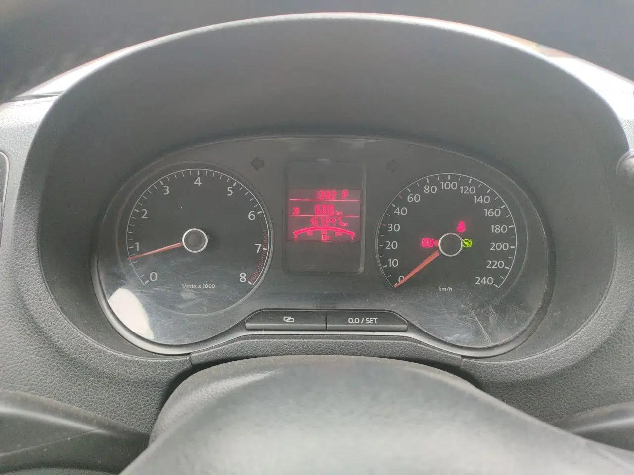 Used Volkswagen Polo 2011 1.6L Automatic ZhiShang Version — миниатюра 11