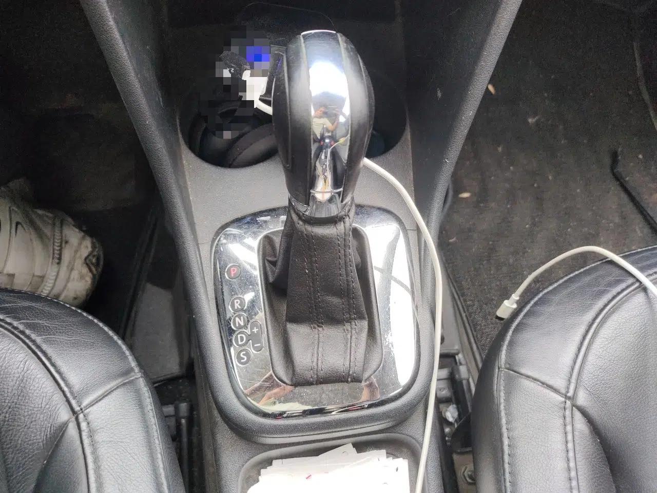 Used Volkswagen Polo 2011 1.6L Automatic ZhiShang Version — миниатюра 14