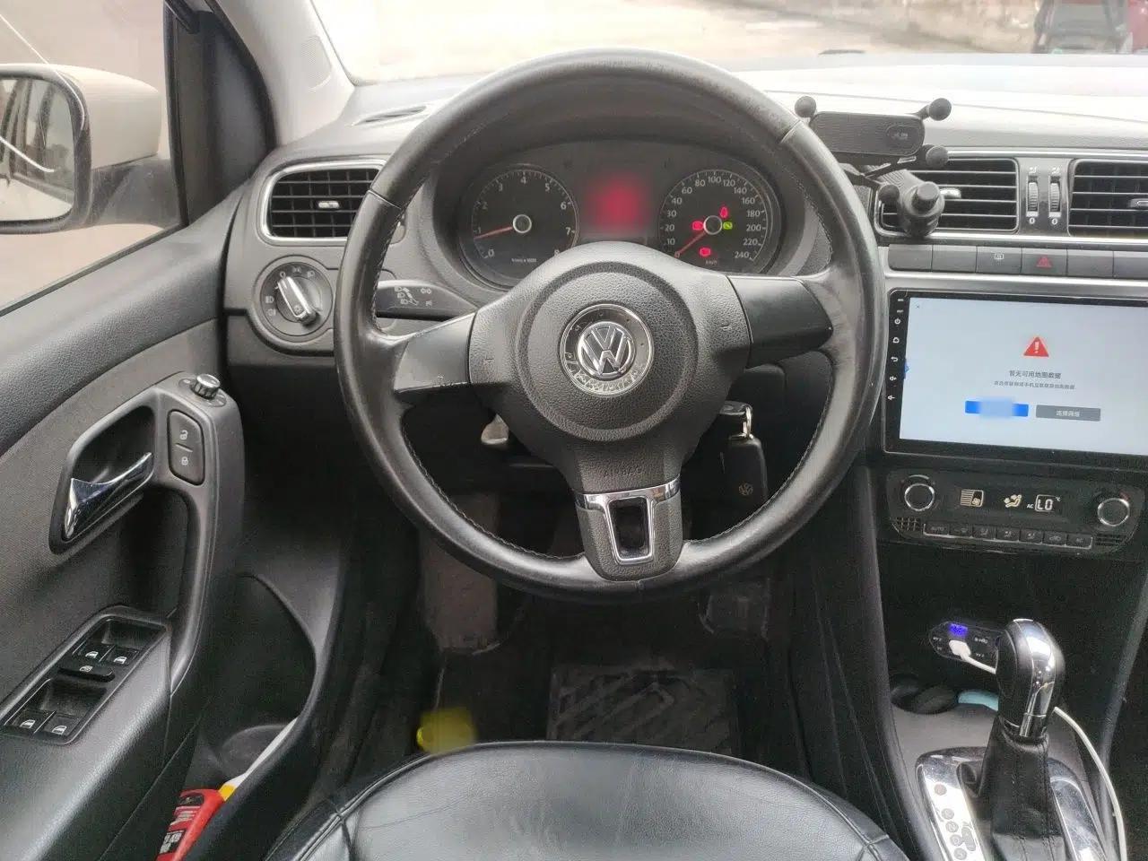 Used Volkswagen Polo 2011 1.6L Automatic ZhiShang Version — миниатюра 10