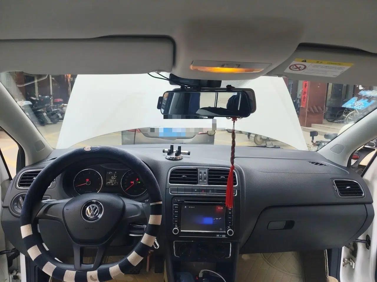 Used Volkswagen Polo 2014 1.6L Automatic Comfort Edition — миниатюра 18