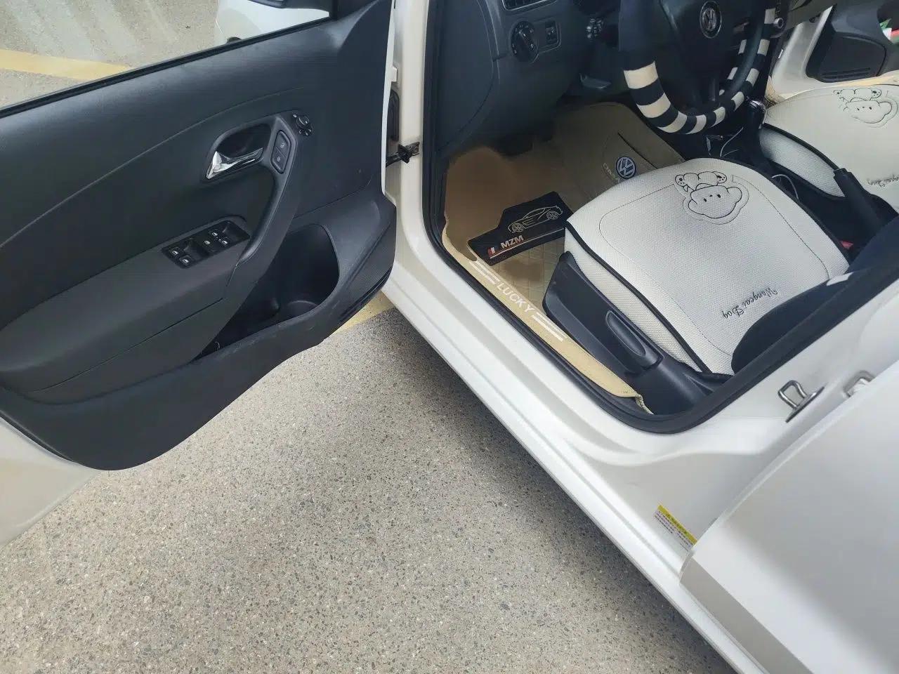 Used Volkswagen Polo 2014 1.6L Automatic Comfort Edition — миниатюра 19