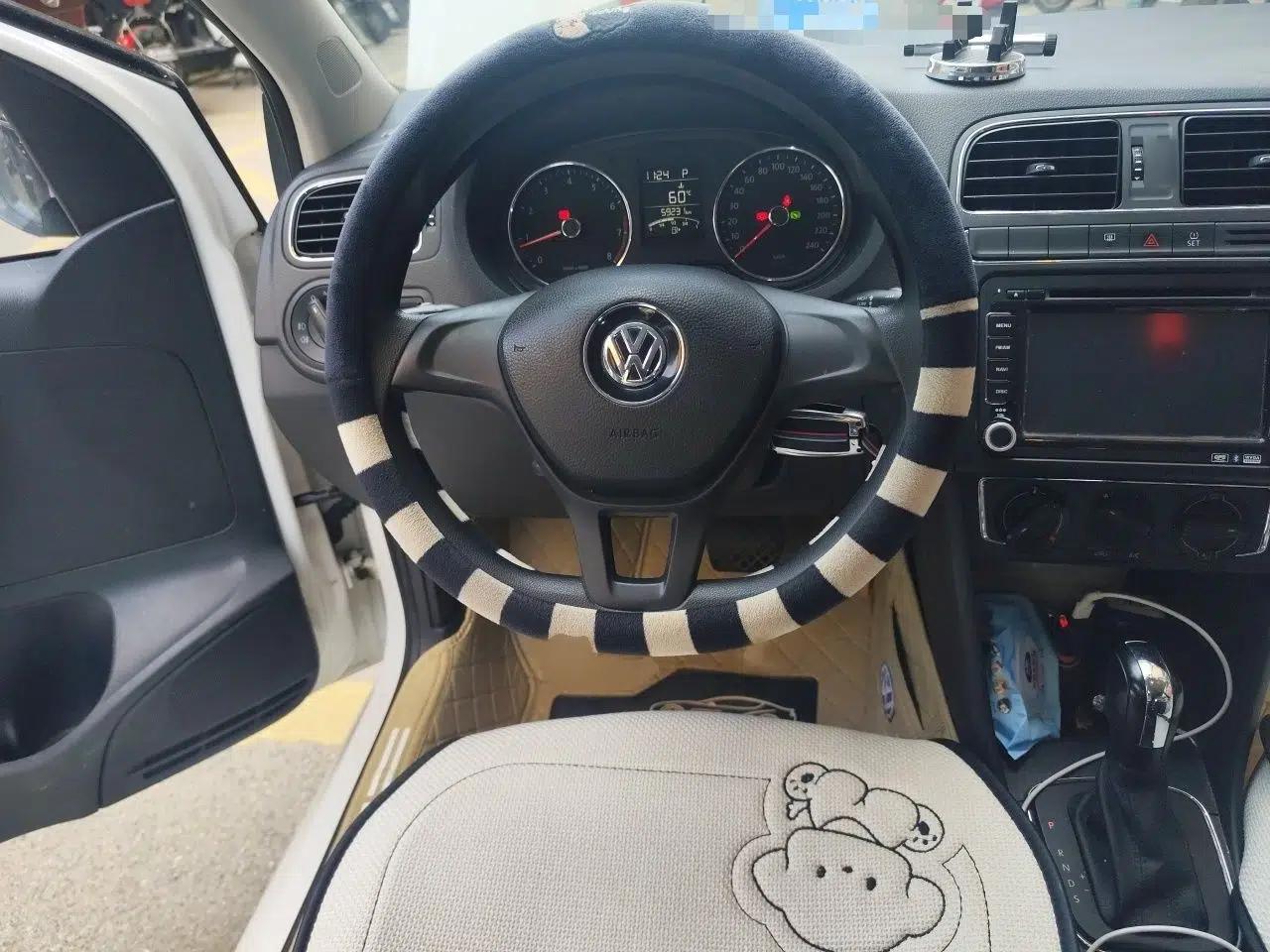 Used Volkswagen Polo 2014 1.6L Automatic Comfort Edition — миниатюра 9