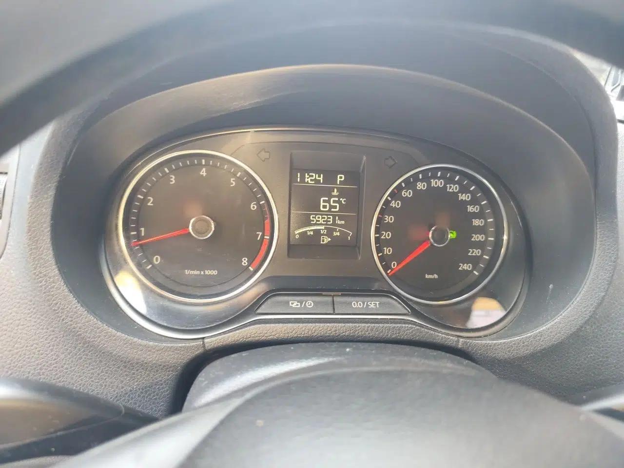 Used Volkswagen Polo 2014 1.6L Automatic Comfort Edition — миниатюра 10