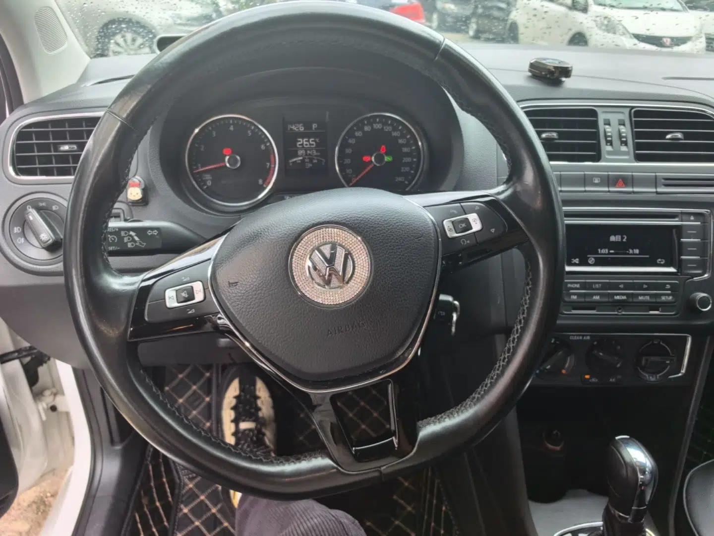 Used Volkswagen Polo 2016 1.6L Automatic Comfort Model — миниатюра 12