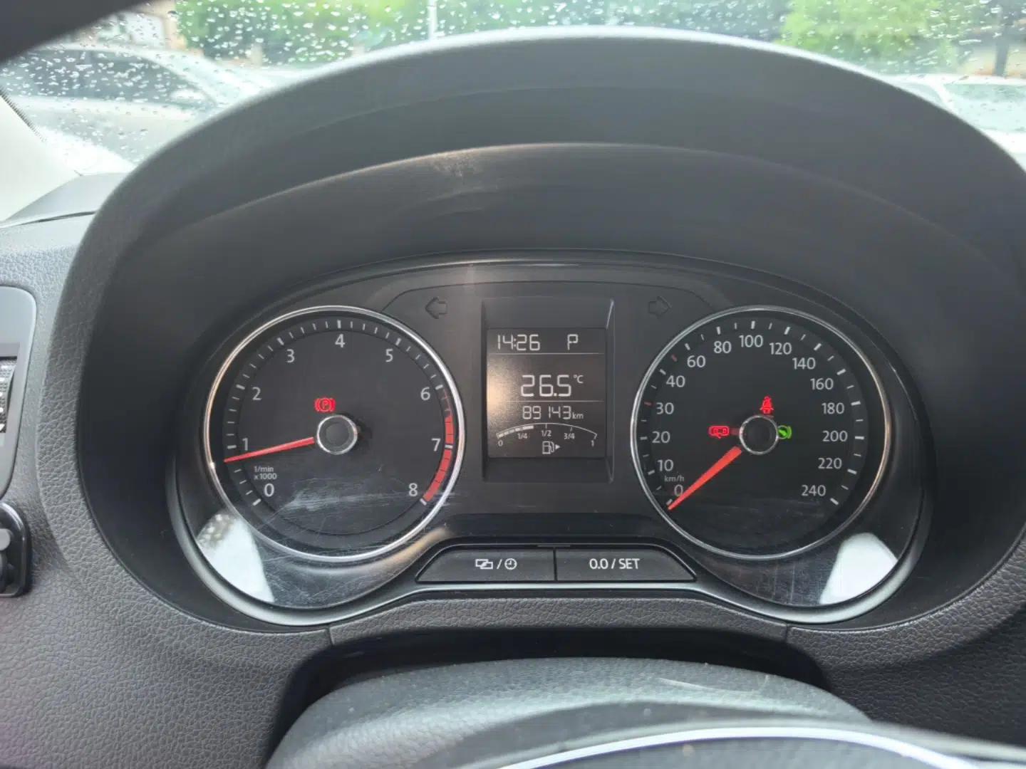 Used Volkswagen Polo 2016 1.6L Automatic Comfort Model — миниатюра 14