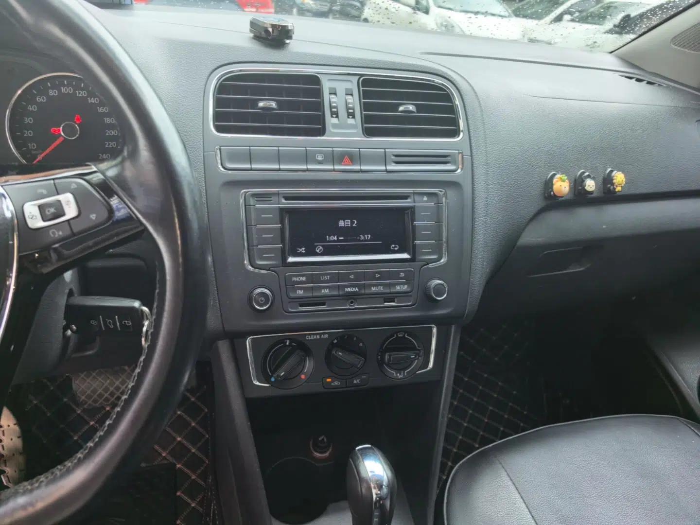 Used Volkswagen Polo 2016 1.6L Automatic Comfort Model — миниатюра 15