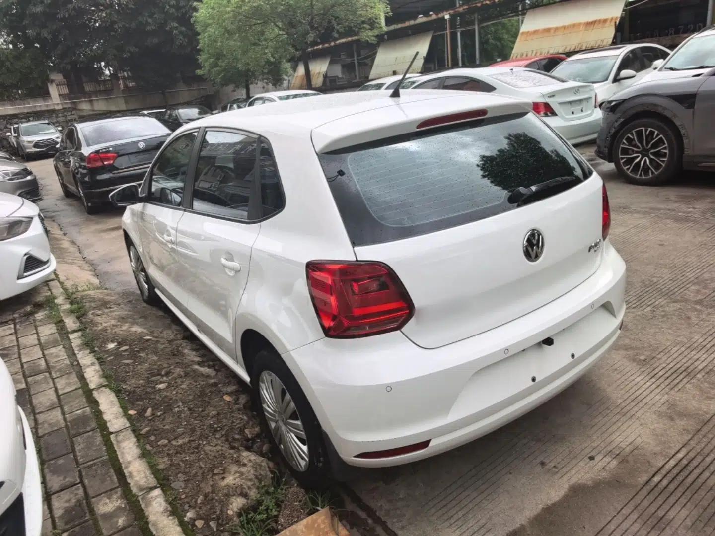 Used Volkswagen Polo 2016 1.6L Automatic Comfort Model — миниатюра 4