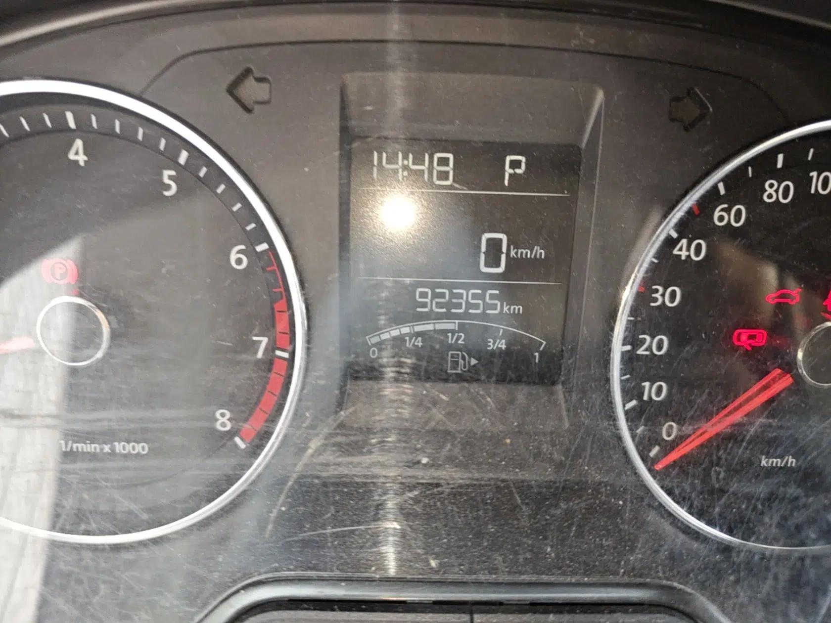 Used Volkswagen Polo 2014 1.6L Automatic Comfort Edition — миниатюра 11