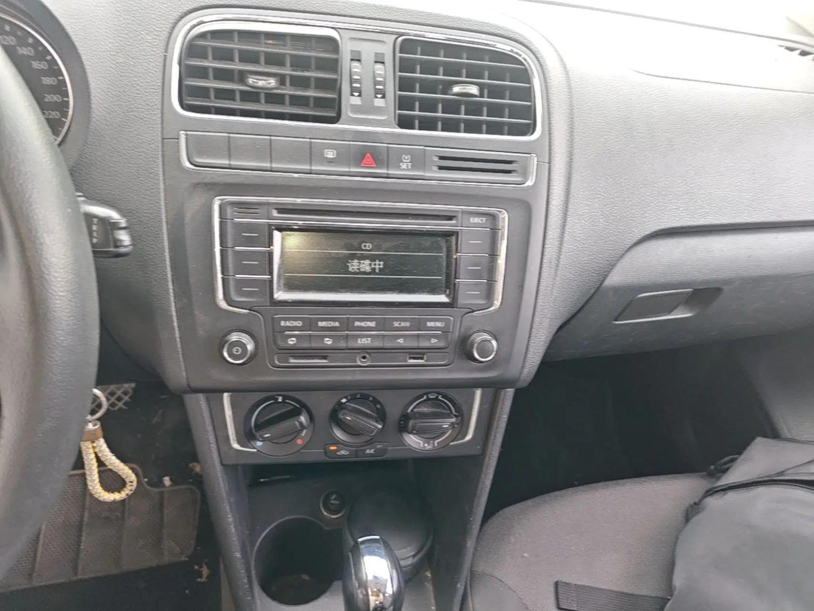 Used Volkswagen Polo 2014 1.6L Automatic Comfort Edition — миниатюра 12