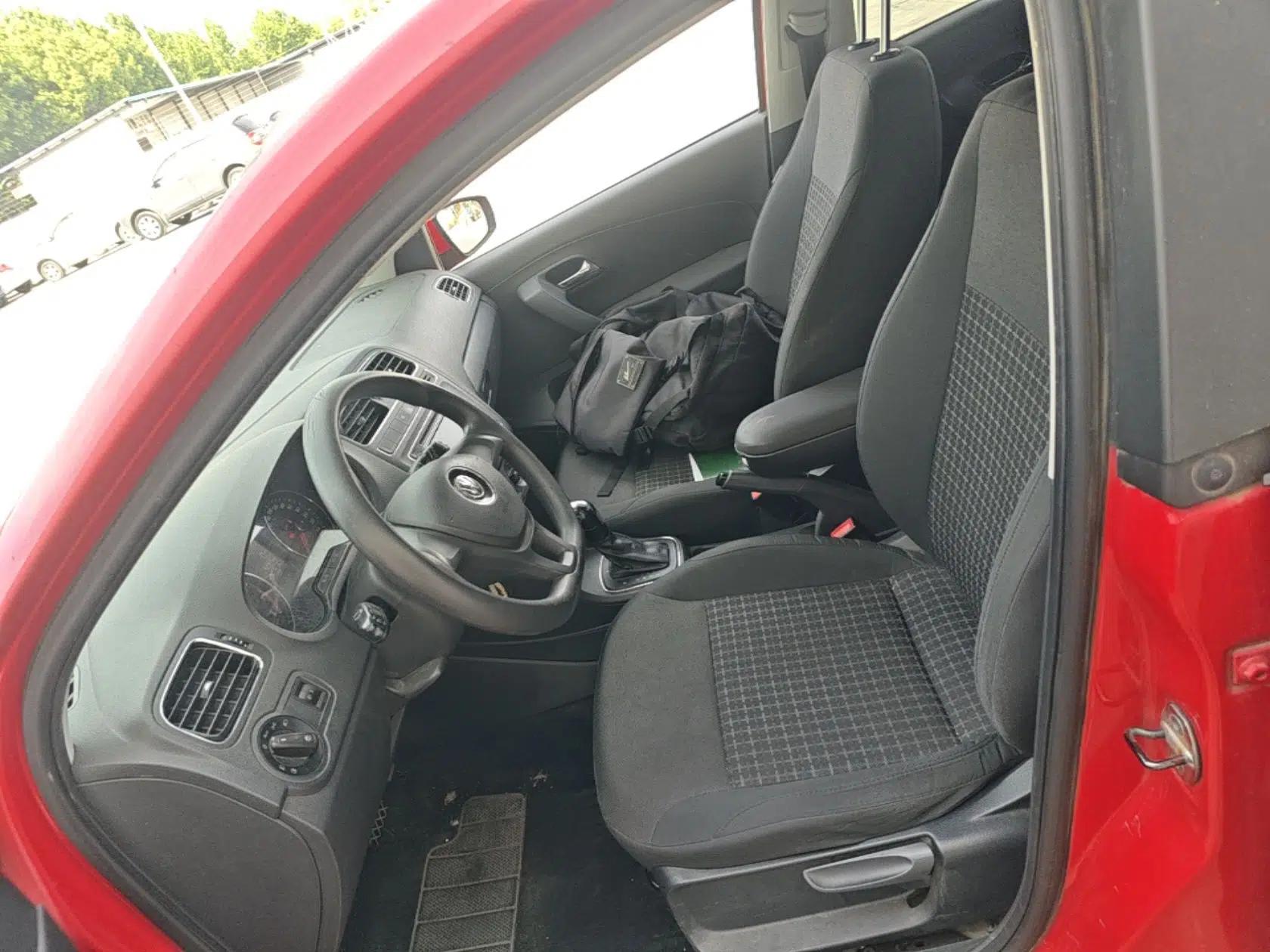 Used Volkswagen Polo 2014 1.6L Automatic Comfort Edition — миниатюра 14