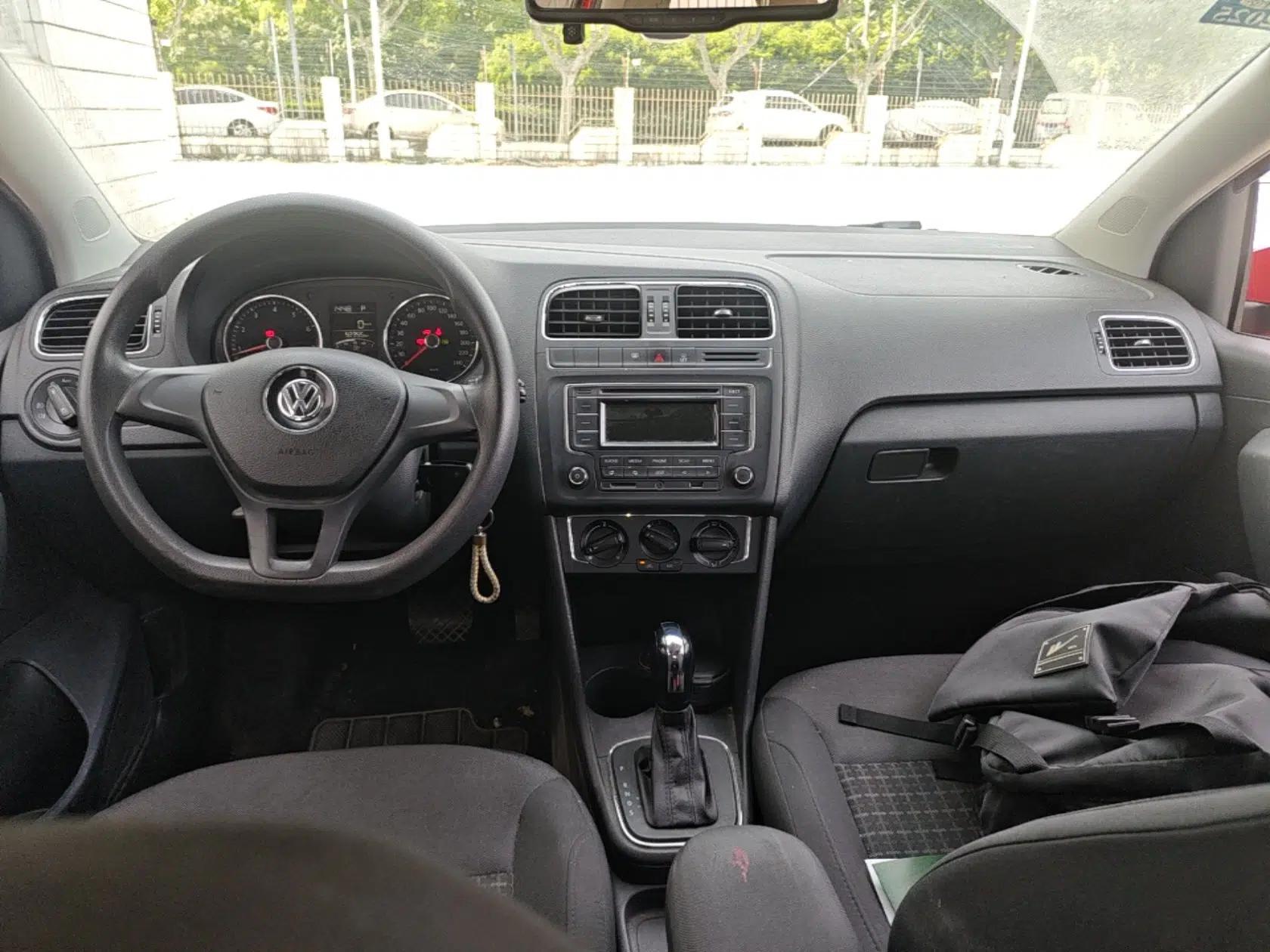 Used Volkswagen Polo 2014 1.6L Automatic Comfort Edition — миниатюра 18