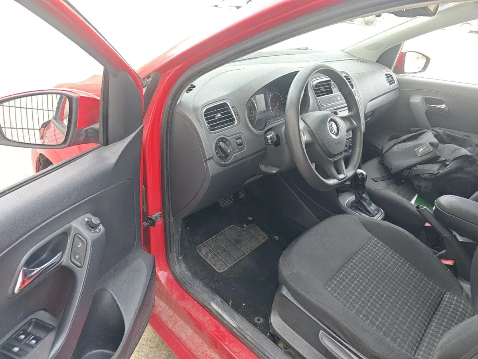 Used Volkswagen Polo 2014 1.6L Automatic Comfort Edition — миниатюра 19