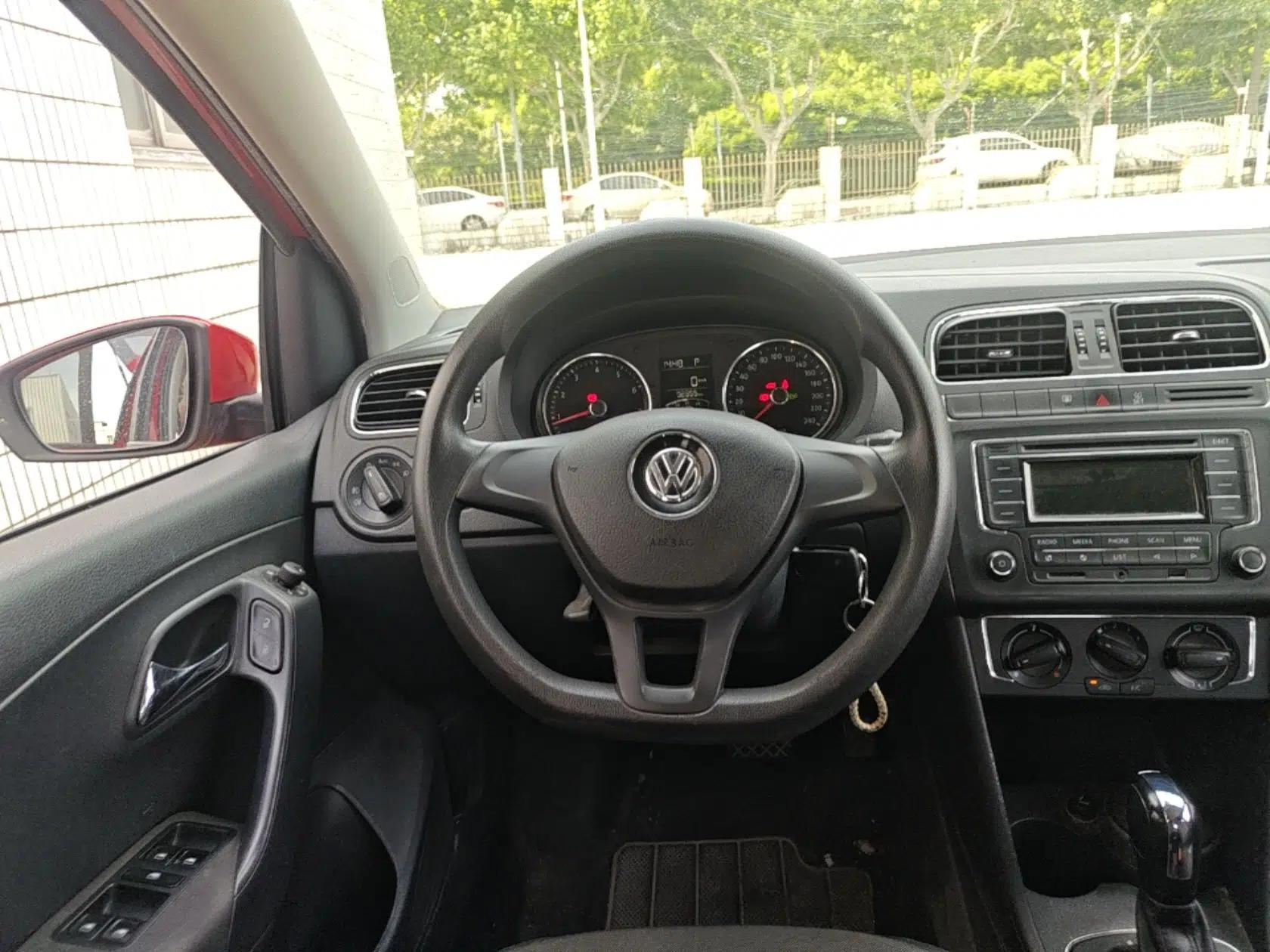 Used Volkswagen Polo 2014 1.6L Automatic Comfort Edition — миниатюра 9
