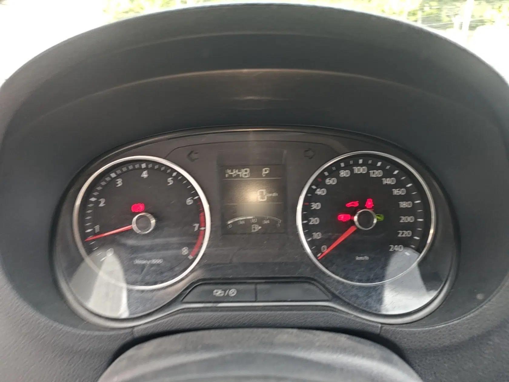 Used Volkswagen Polo 2014 1.6L Automatic Comfort Edition — миниатюра 10