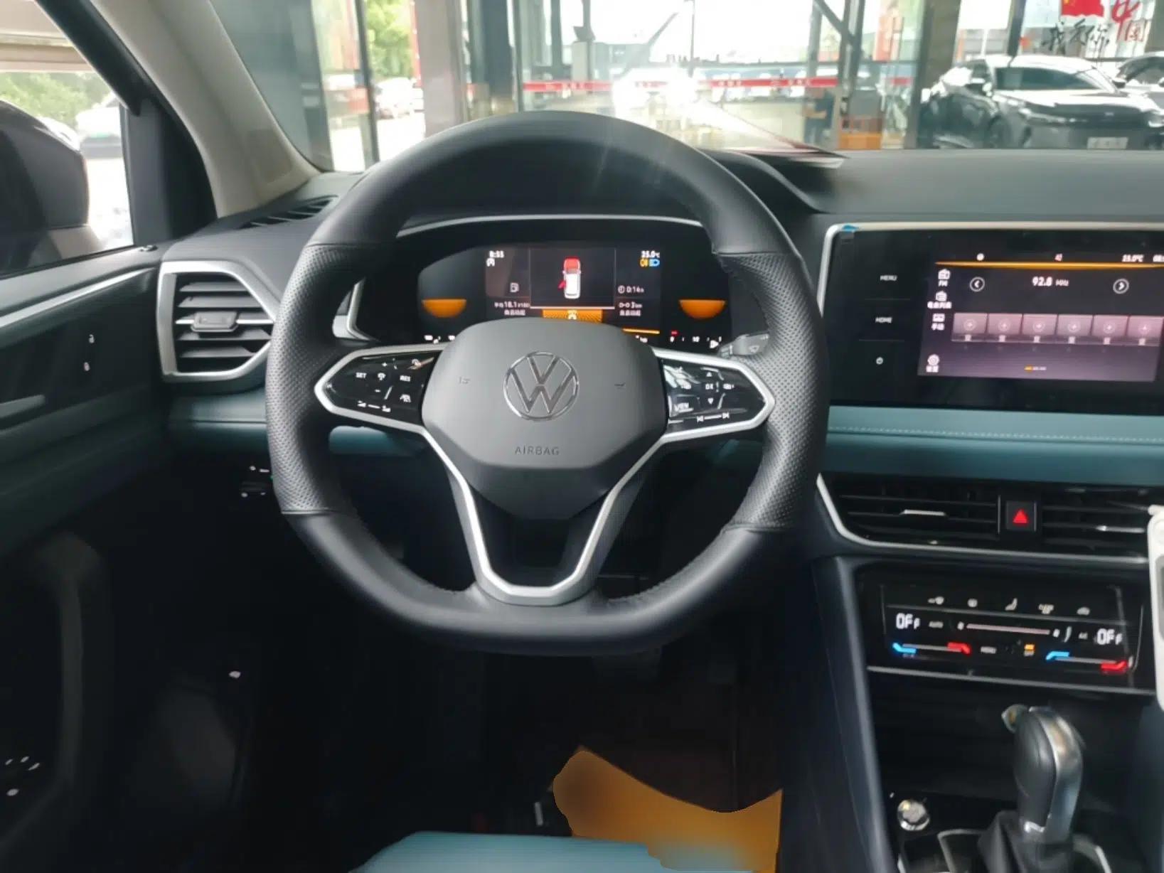 Used Volkswagen Tharu 2023 300TSI Two-Wheel-Drive Moonlight Edition — миниатюра 18