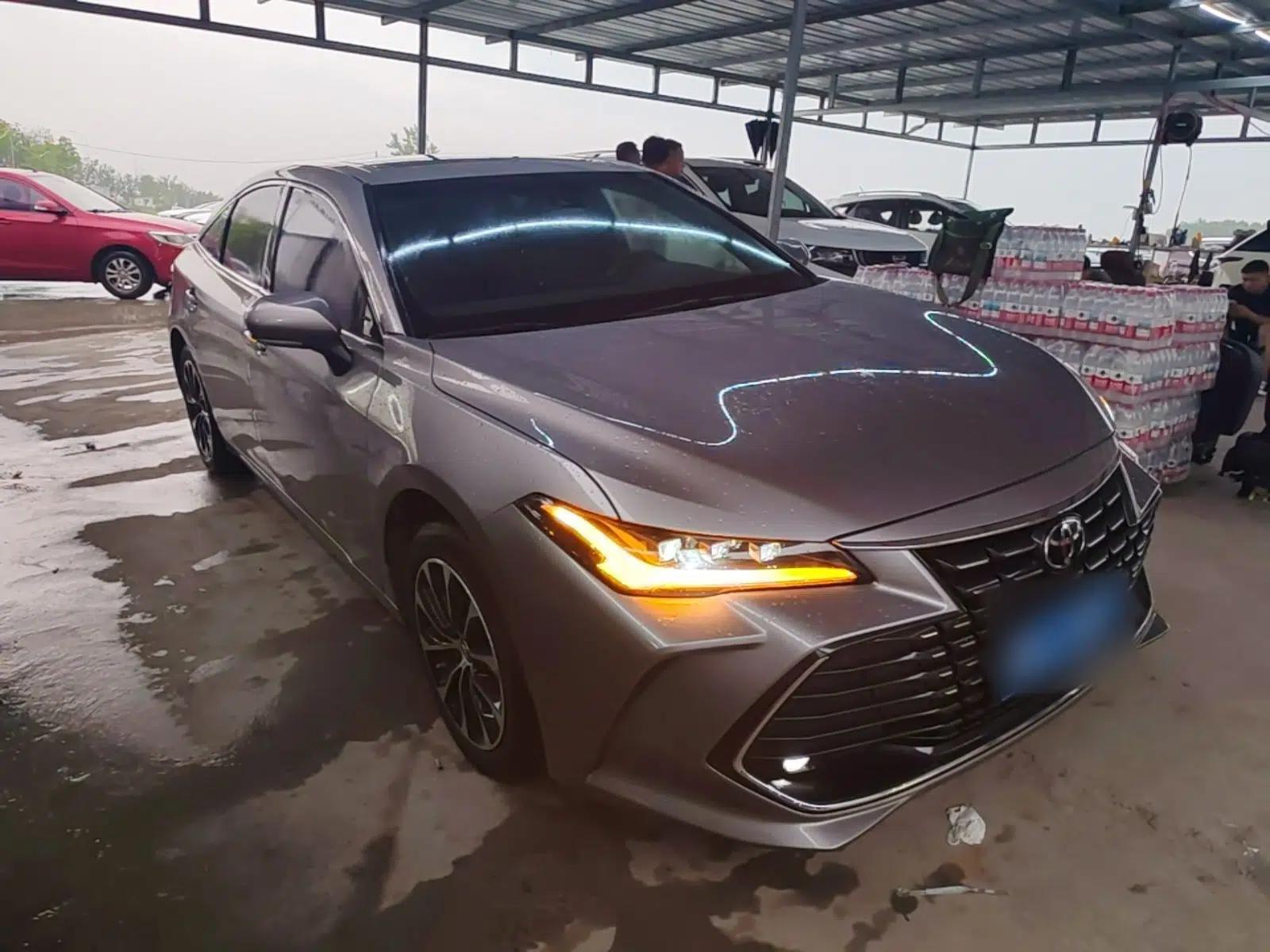 Used Toyota Avalon 2023 2.0L Premium Edition — миниатюра 3
