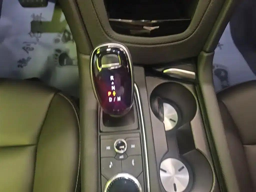 Cadillac XT6 2021 28T Six-Seat Luxury Edition — миниатюра 14