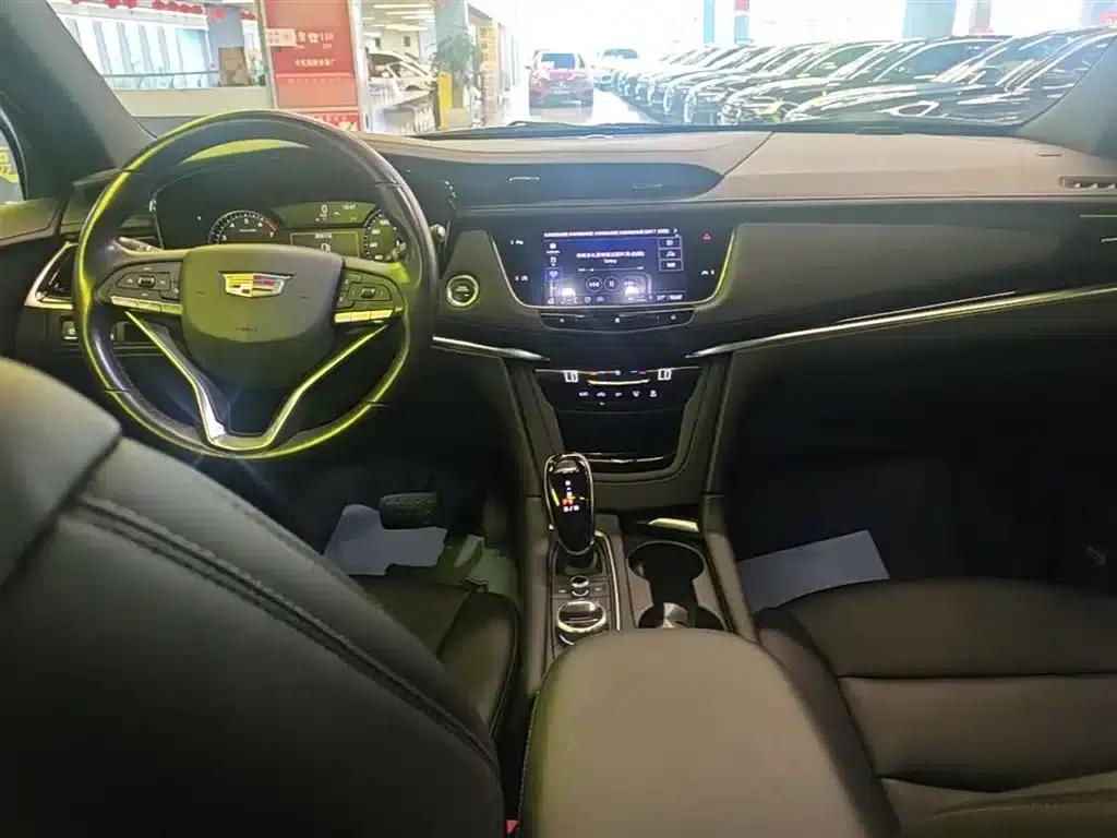 Cadillac XT6 2021 28T Six-Seat Luxury Edition — миниатюра 10