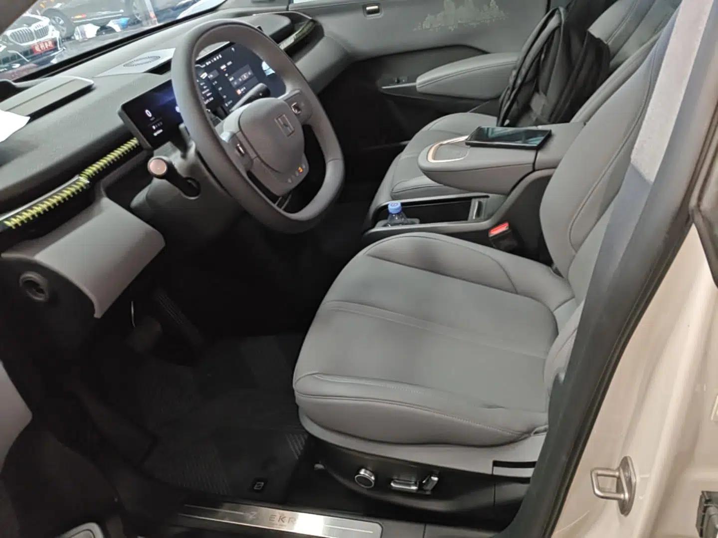 Used Zeekr X 2023 Rear-Drive YOU Edition 4 Seats — миниатюра 17