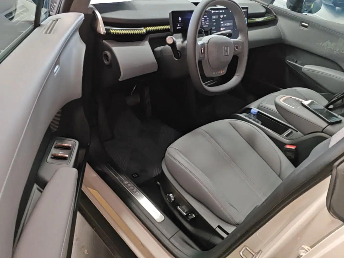 Used Zeekr X 2023 Rear-Drive YOU Edition 4 Seats — миниатюра 18