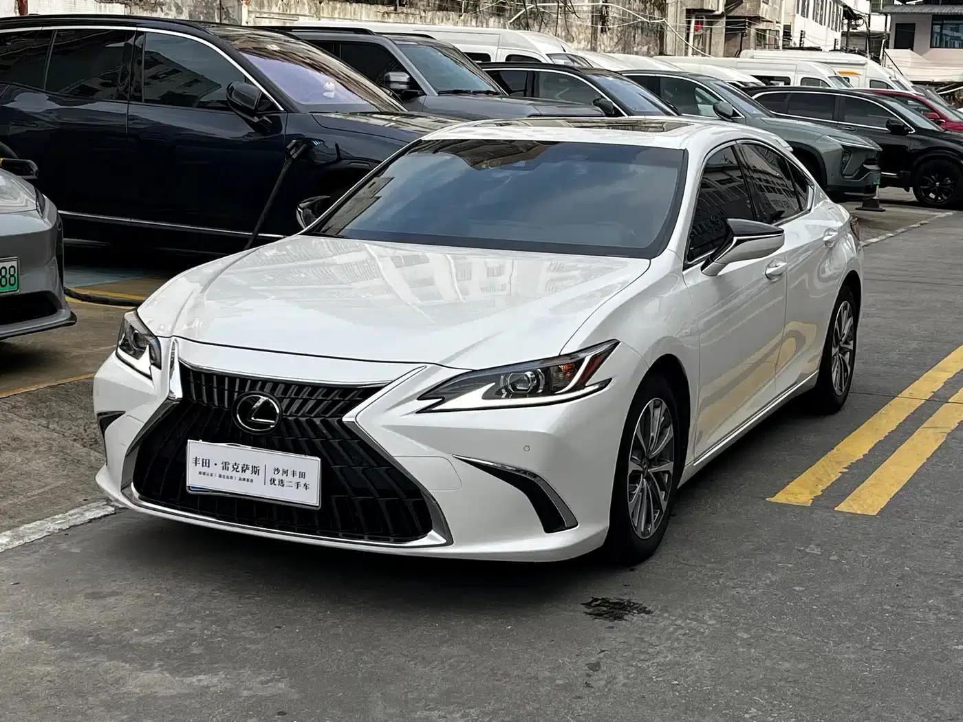 Lexus ES 2022 200 Premium Edition — миниатюра 1