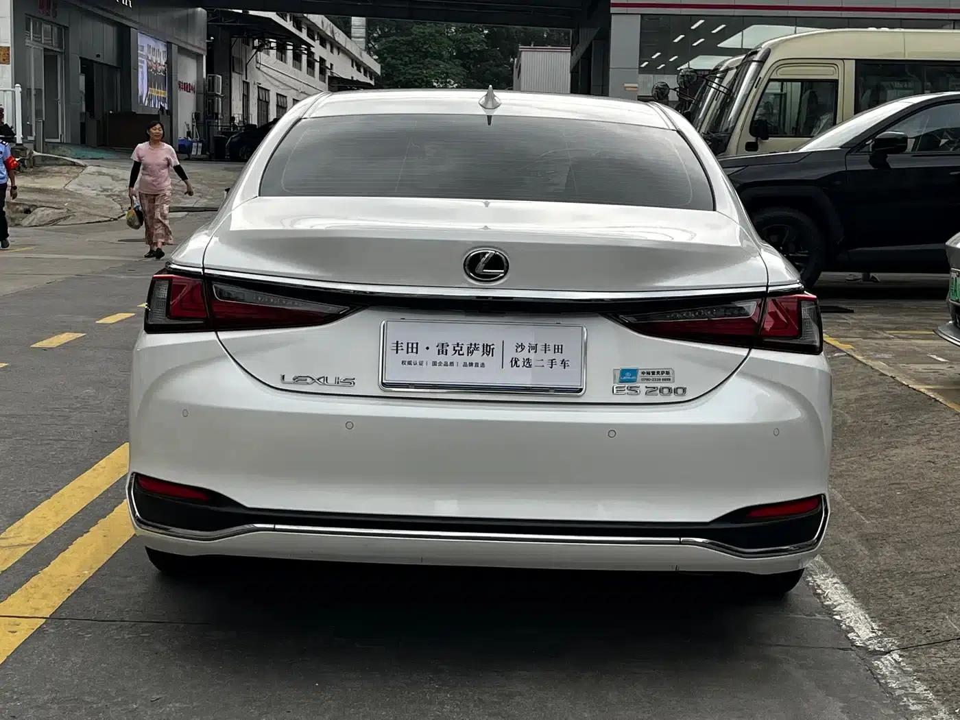 Lexus ES 2022 200 Premium Edition — миниатюра 9