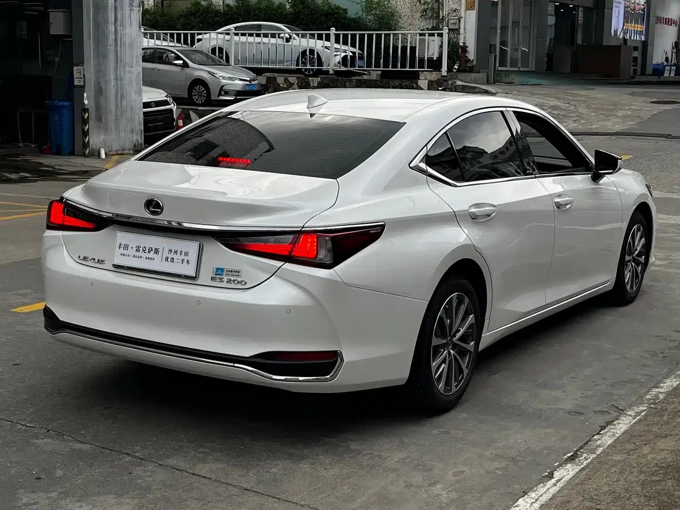 Lexus ES 2022 200 Premium Edition — миниатюра 10