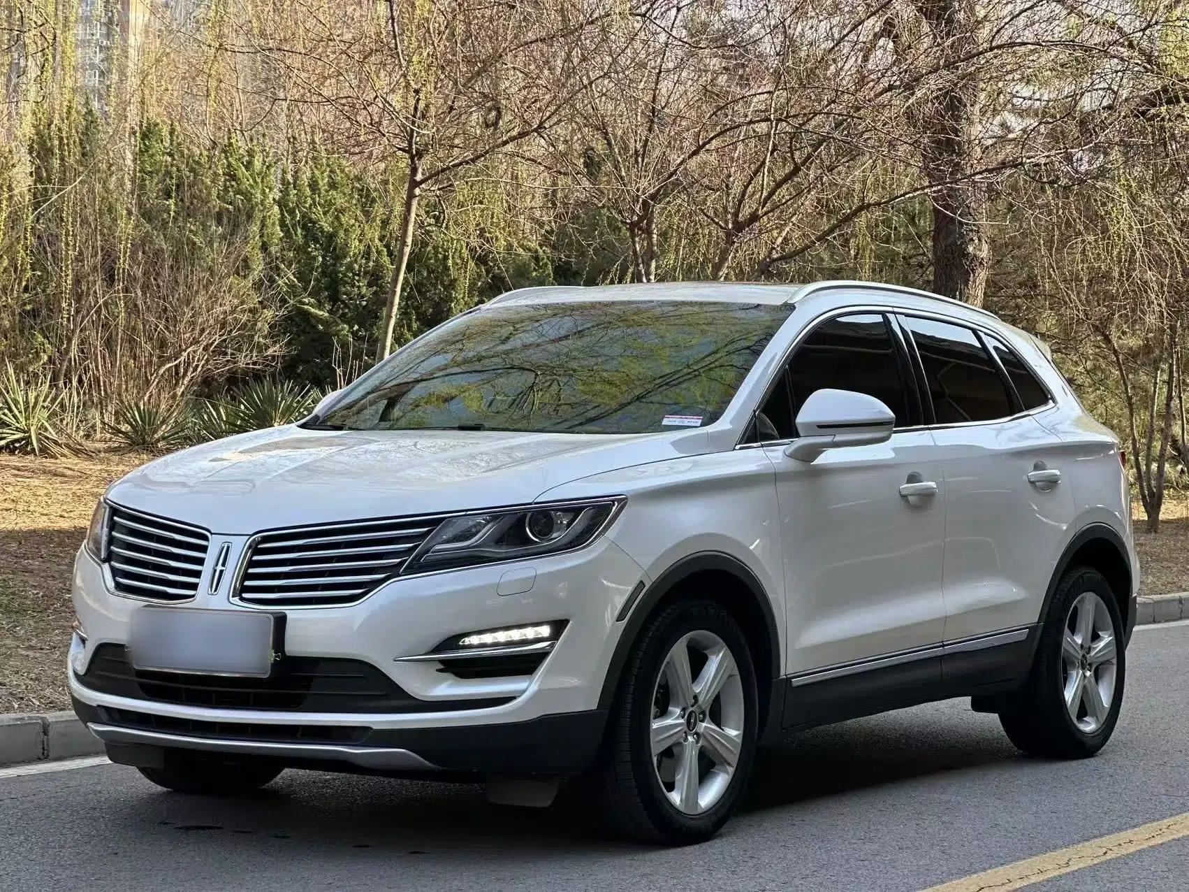 Used Lincoln MKC 2017 2.0T Two-Wheel Drive Deluxe Edition — миниатюра 1