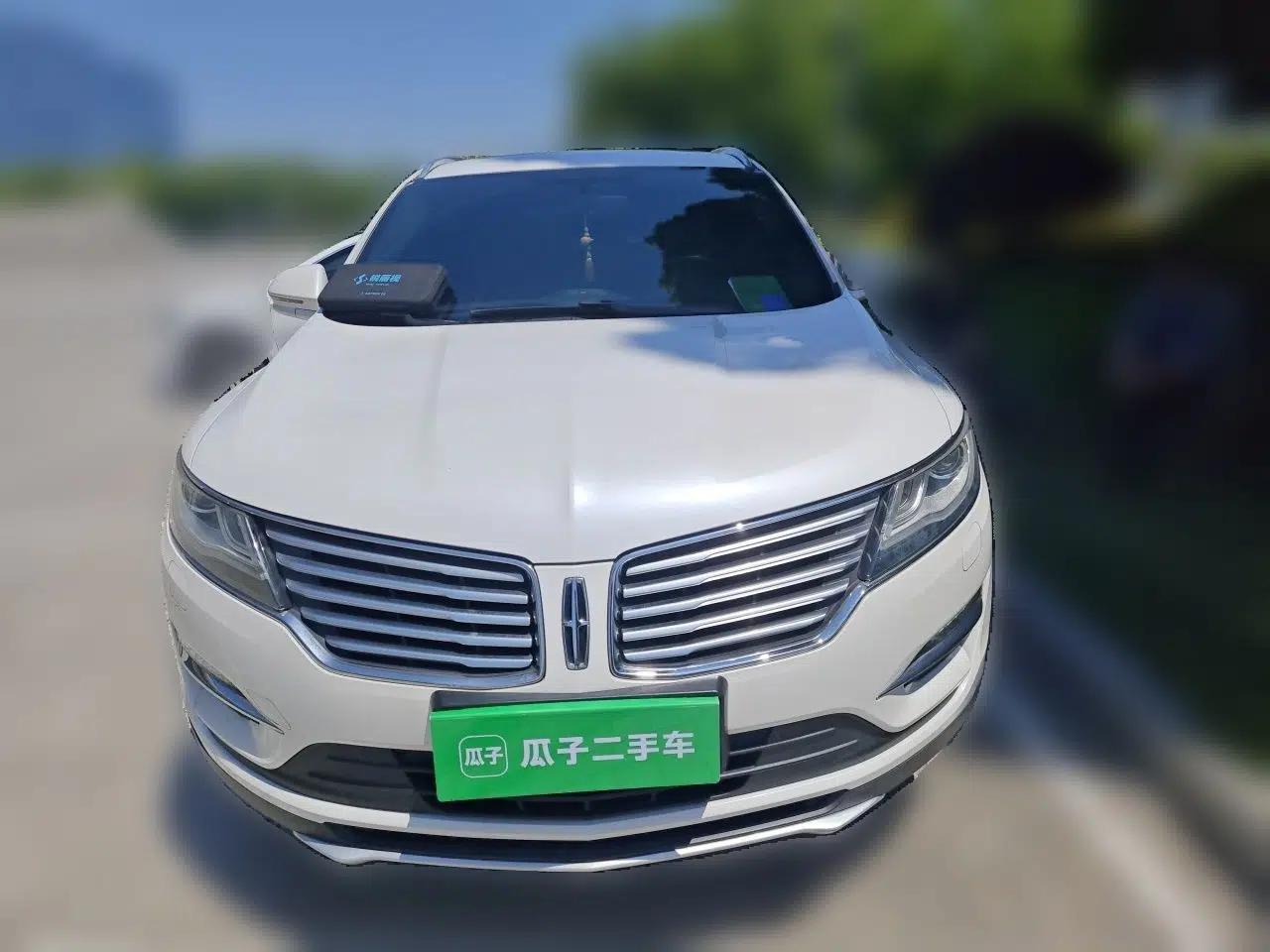 Used Lincoln MKC 2017 2.0T Two-Wheel Drive Deluxe Edition — миниатюра 2