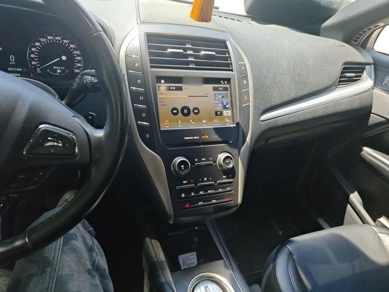 Used Lincoln MKC 2017 2.0T Two-Wheel Drive Deluxe Edition — миниатюра 12