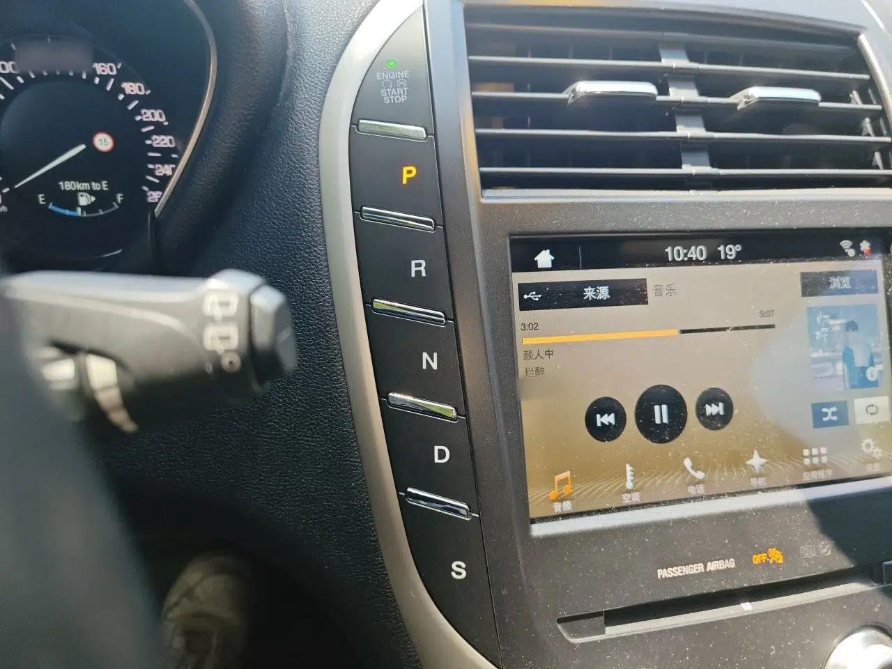 Used Lincoln MKC 2017 2.0T Two-Wheel Drive Deluxe Edition — миниатюра 13