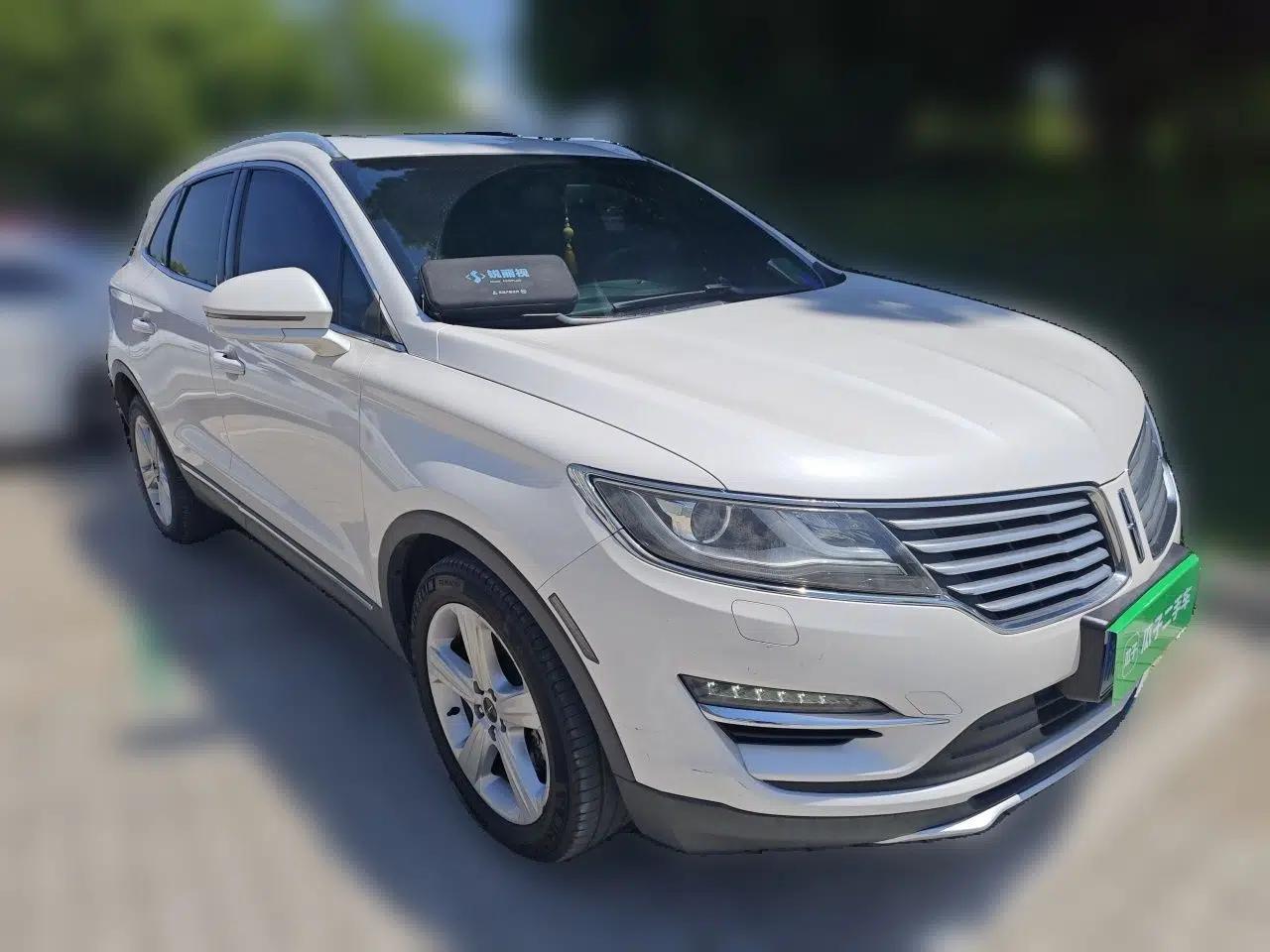 Used Lincoln MKC 2017 2.0T Two-Wheel Drive Deluxe Edition — миниатюра 3