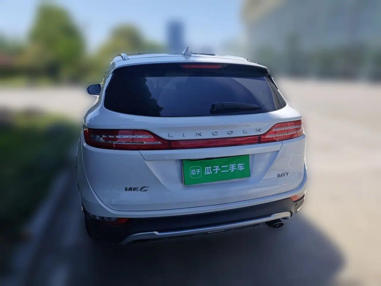 Used Lincoln MKC 2017 2.0T Two-Wheel Drive Deluxe Edition — миниатюра 5