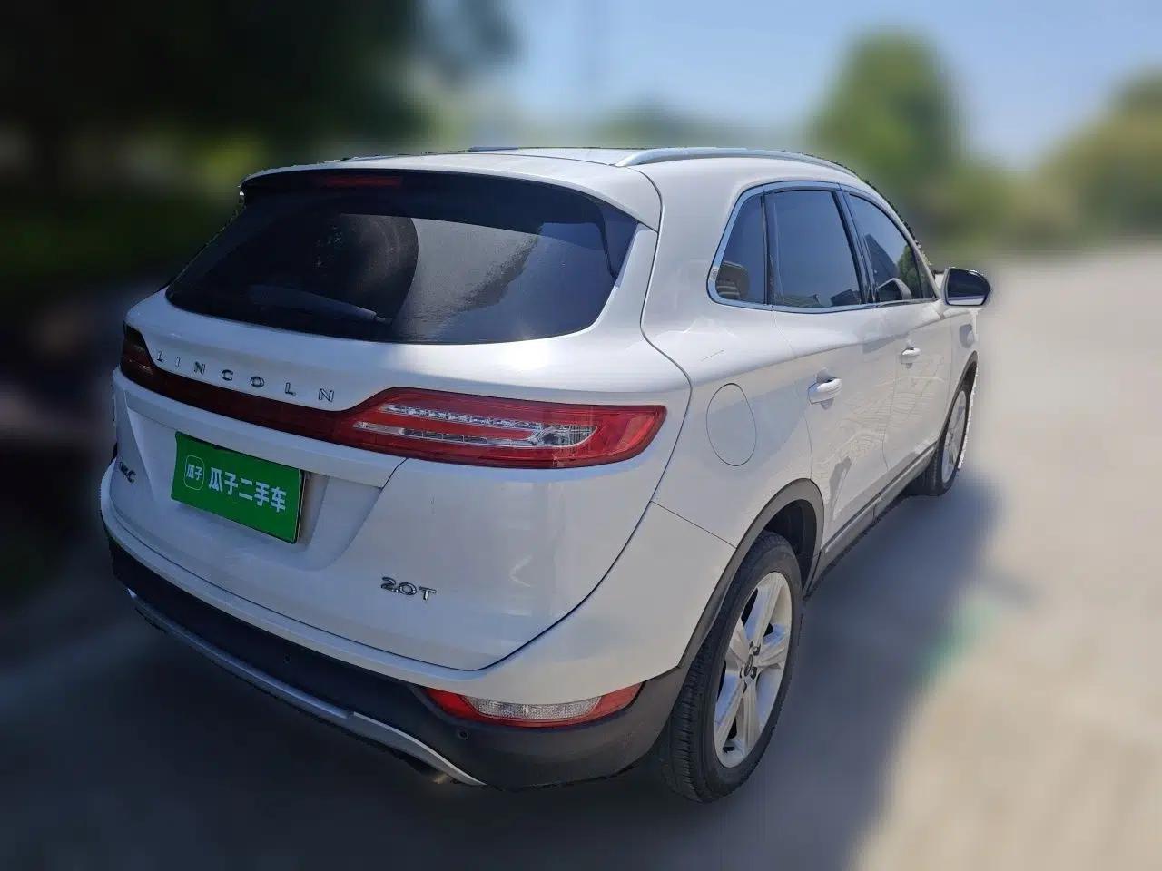 Used Lincoln MKC 2017 2.0T Two-Wheel Drive Deluxe Edition — миниатюра 6