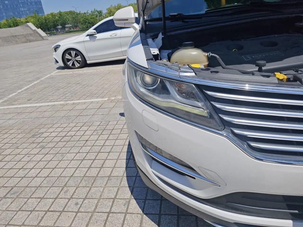 Used Lincoln MKC 2017 2.0T Two-Wheel Drive Deluxe Edition — миниатюра 7
