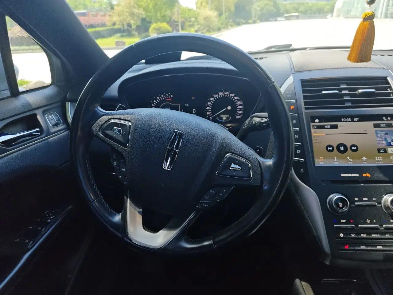 Used Lincoln MKC 2017 2.0T Two-Wheel Drive Deluxe Edition — миниатюра 9