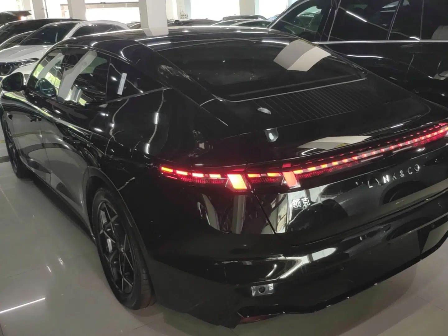 Used Lynk & Co Z10 2025 95 kWh 766 km Range Rear-Wheel Drive Max — миниатюра 4