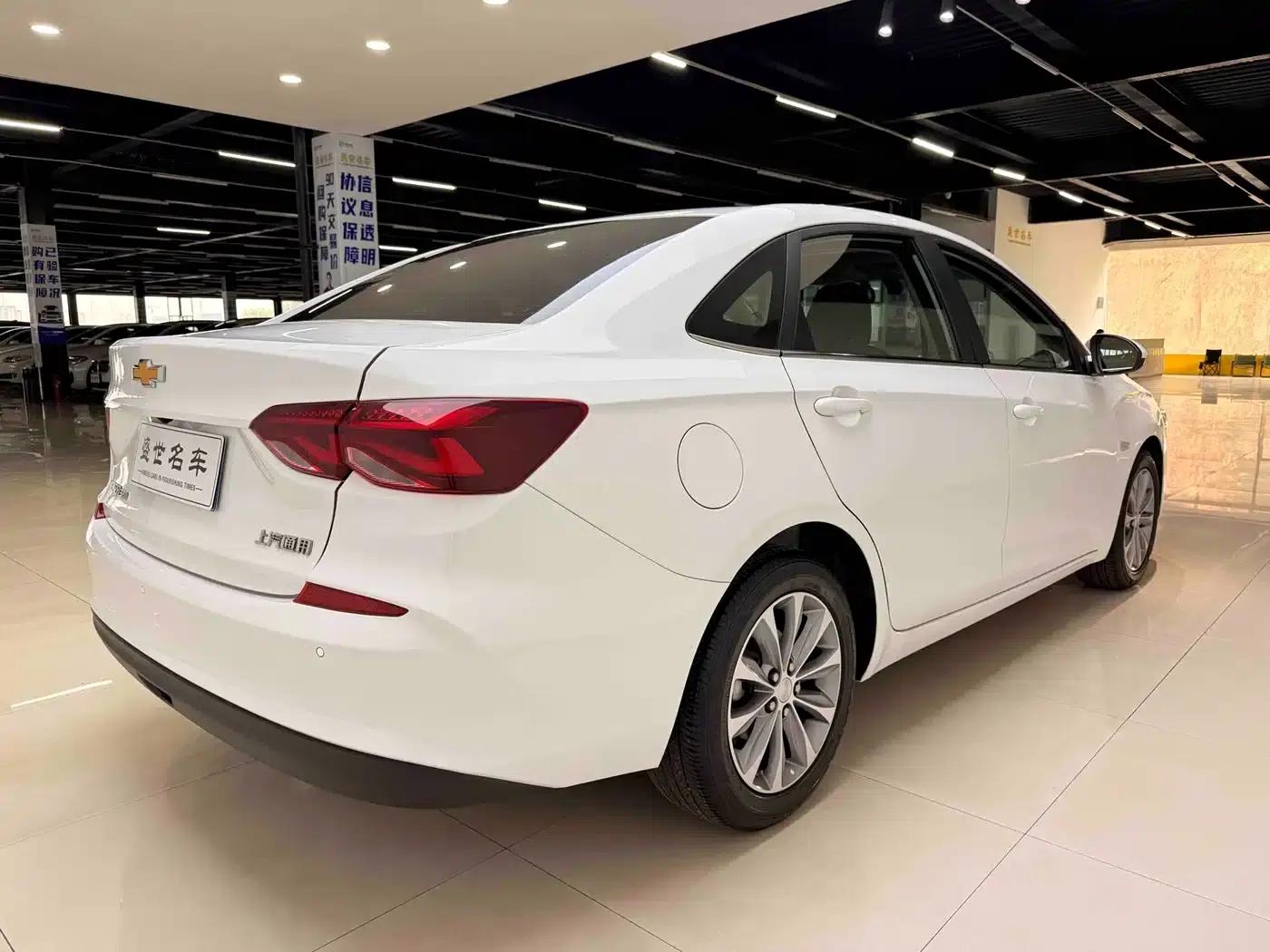 Chevrolet Cruze 2022 320 Automatic Enjoy Sunroof Edition — миниатюра 11