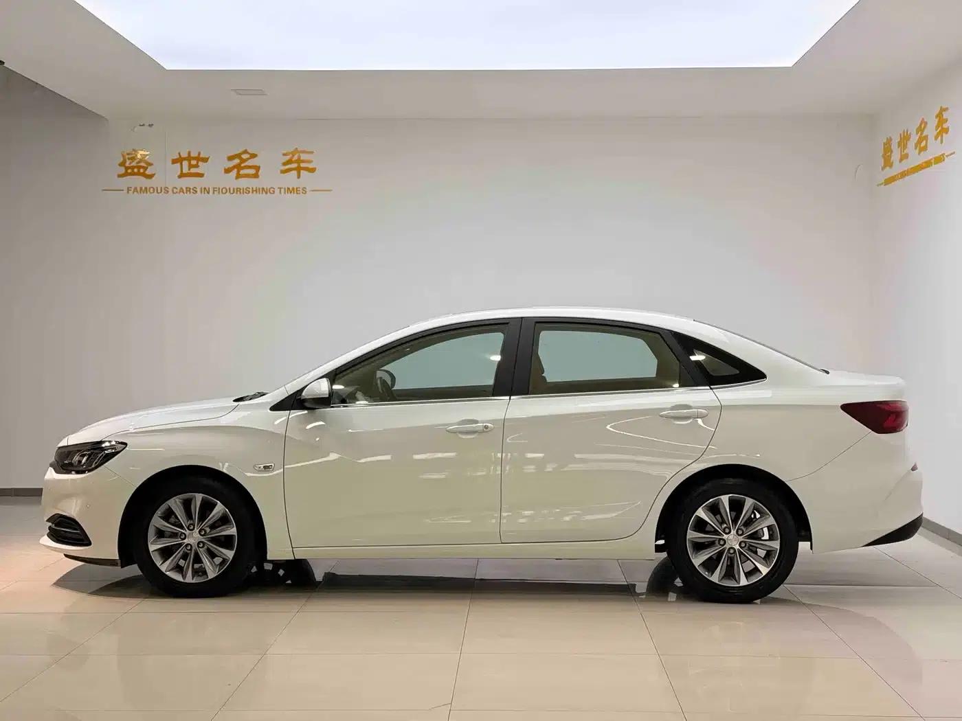 Chevrolet Cruze 2022 320 Automatic Enjoy Sunroof Edition — миниатюра 4