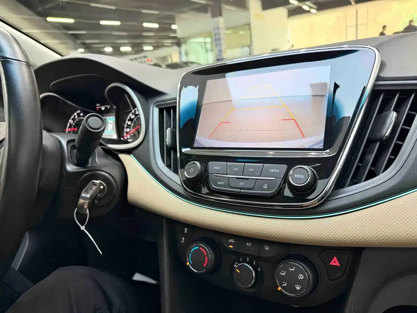 Chevrolet Cruze 2022 320 Automatic Enjoy Sunroof Edition — миниатюра 8
