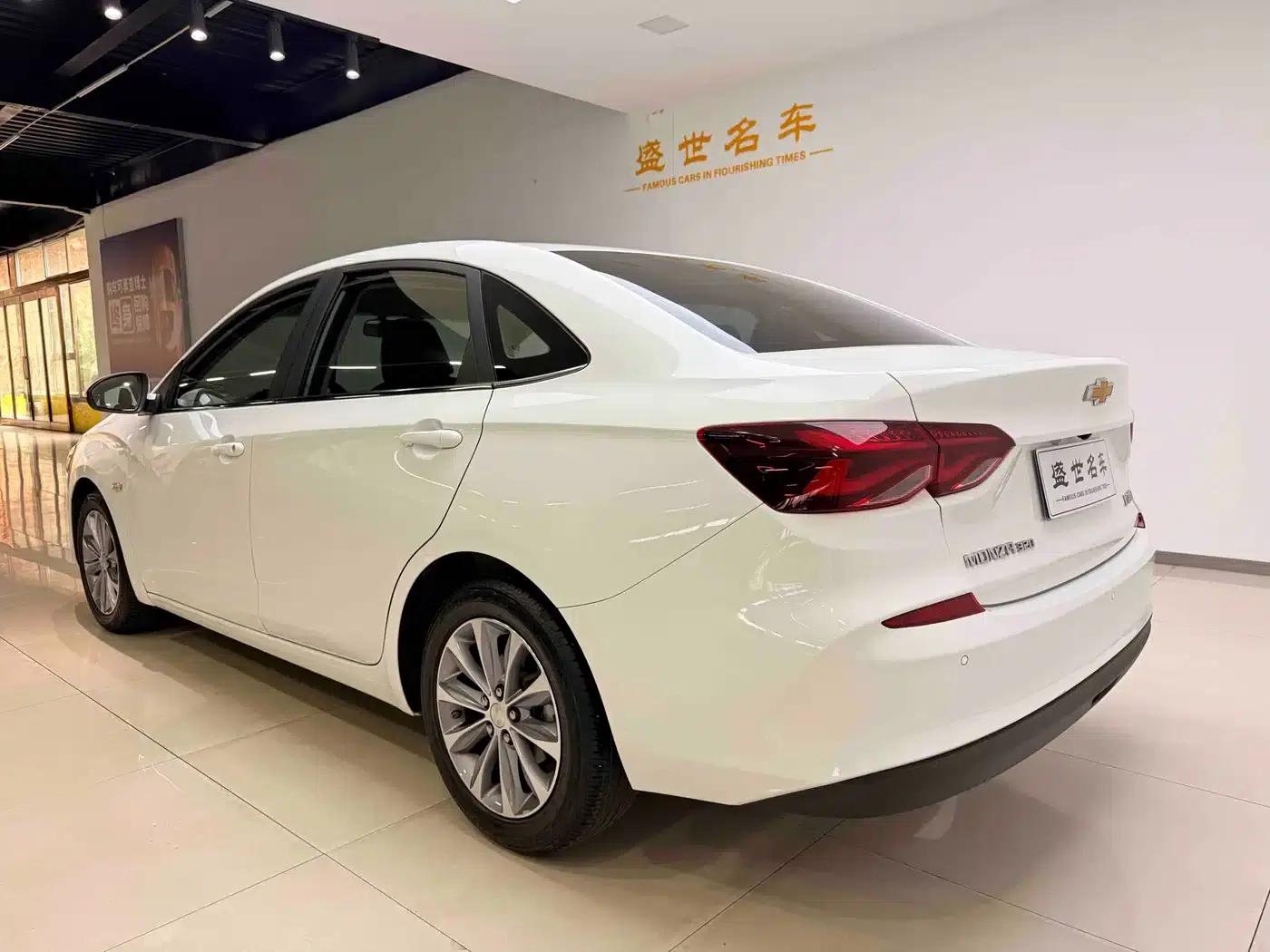 Chevrolet Cruze 2022 320 Automatic Enjoy Sunroof Edition — миниатюра 9