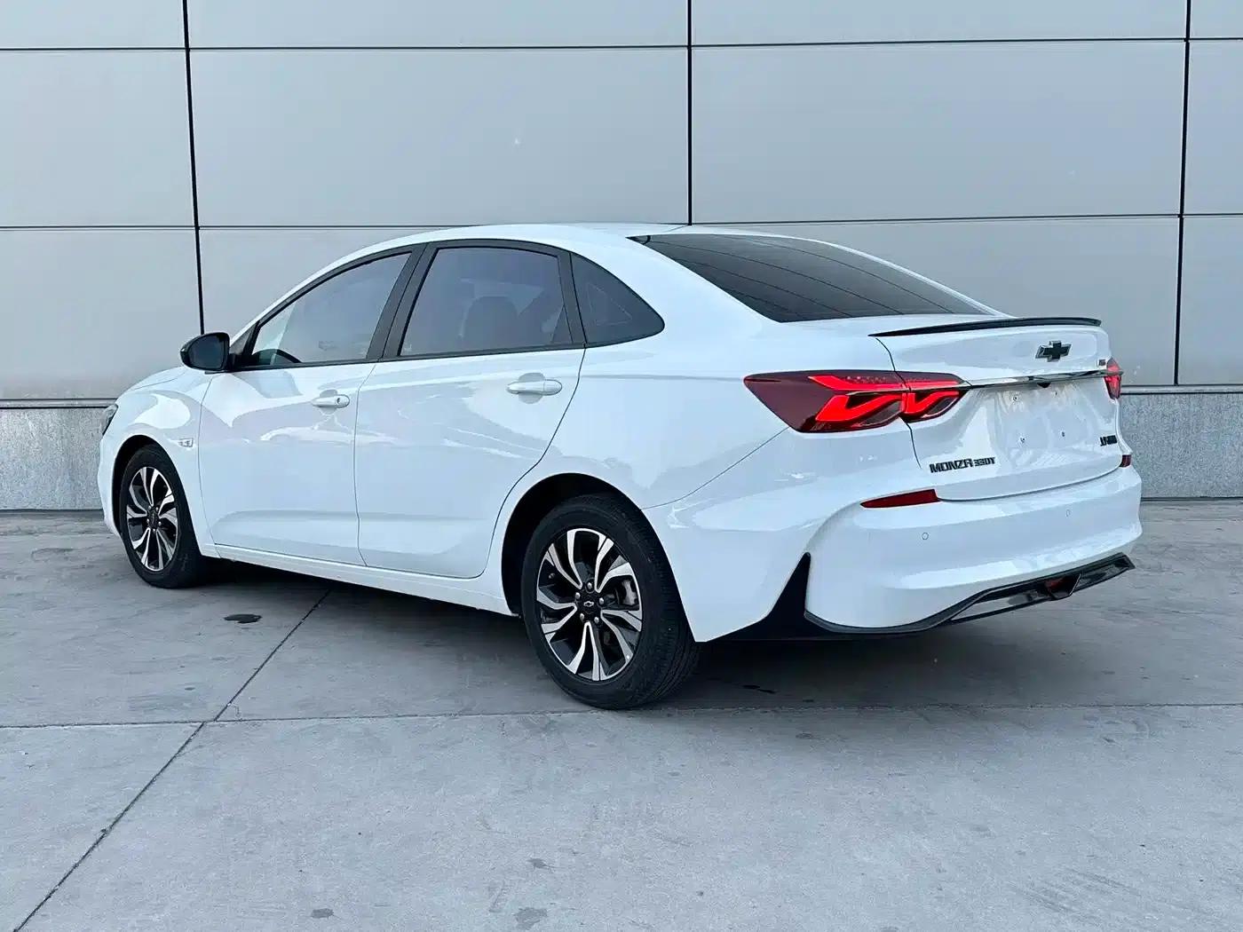 Chevrolet Cruze 2022 Mild Hybrid RS 330T Automatic Comfort Edition — миниатюра 5
