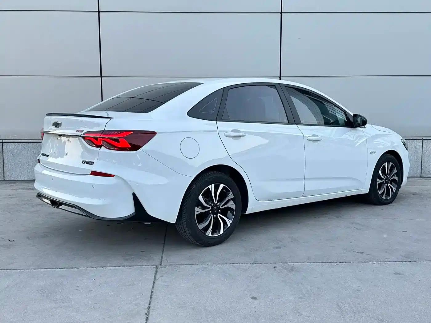 Chevrolet Cruze 2022 Mild Hybrid RS 330T Automatic Comfort Edition — миниатюра 6