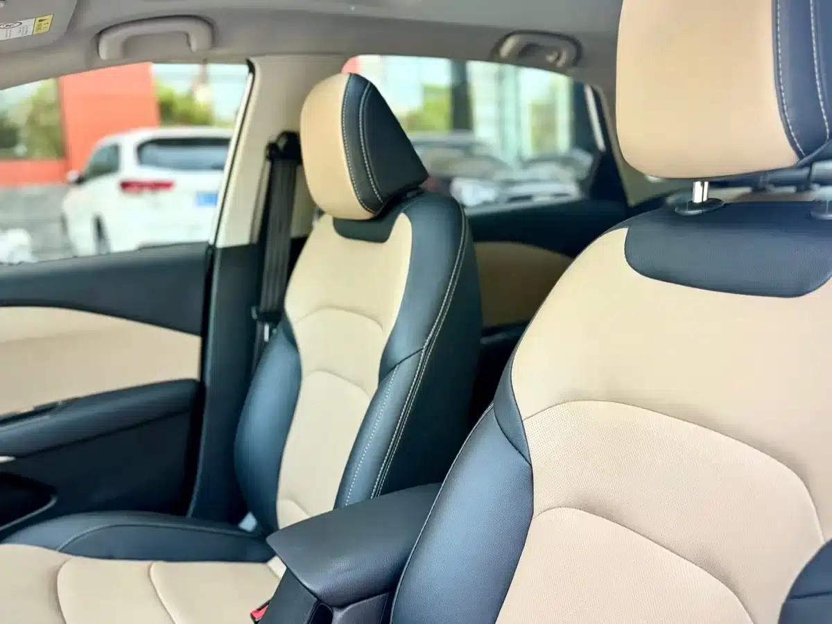 Chevrolet Cruze 2022 320 Automatic Enjoy Sunroof Edition — миниатюра 18